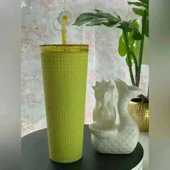 Starbucks Yellow grid 2023 Tumbler with Daisy straw topper - Picture 10 of 14
